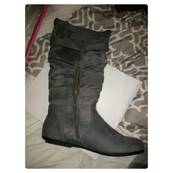 Grey boots size 10 - Picture 2 of 2